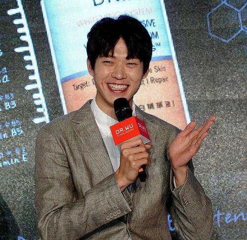 一线吃瓜娱乐圈攻是谁,他是如何成为娱乐圈焦点人物的？  第1张