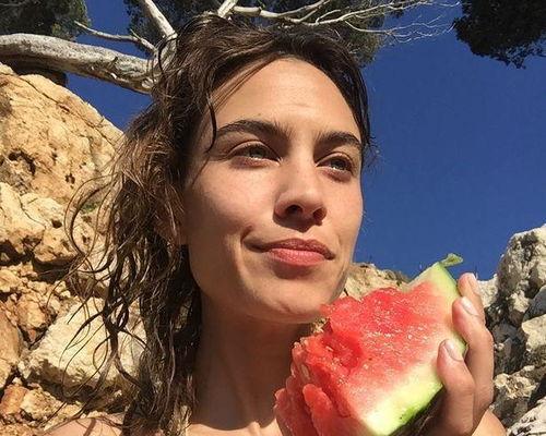 娱乐吃瓜酱英国,揭秘“娱乐吃瓜酱”背后的故事  第2张 娱乐吃瓜酱英国,揭秘“娱乐吃瓜酱”背后的故事  第2张