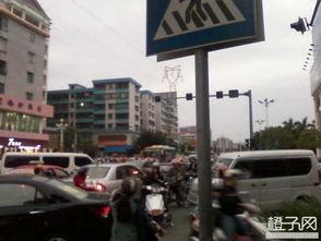 贵阳红绿灯爆料事件视频,视频揭露交通乱象引发热议  第2张